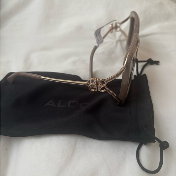 BNWT ALDO sunglasses with case - Picture 2 of 3